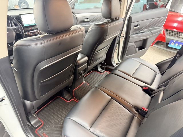 MITSUBISHI三菱 OUTLANDER  第18張相片