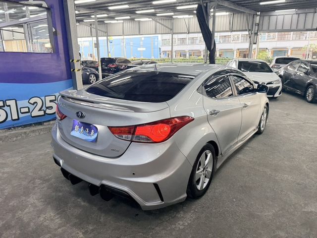 HYUNDAI現代 ELANTRA  第4張相片