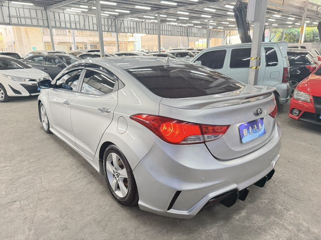 HYUNDAI現代 ELANTRA  第5張相片