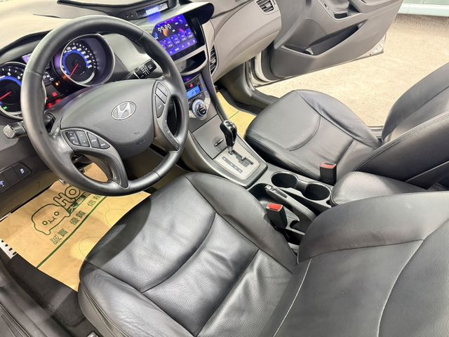 HYUNDAI現代 ELANTRA  第7張相片