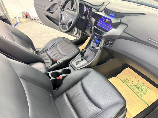 HYUNDAI現代 ELANTRA  第8張相片