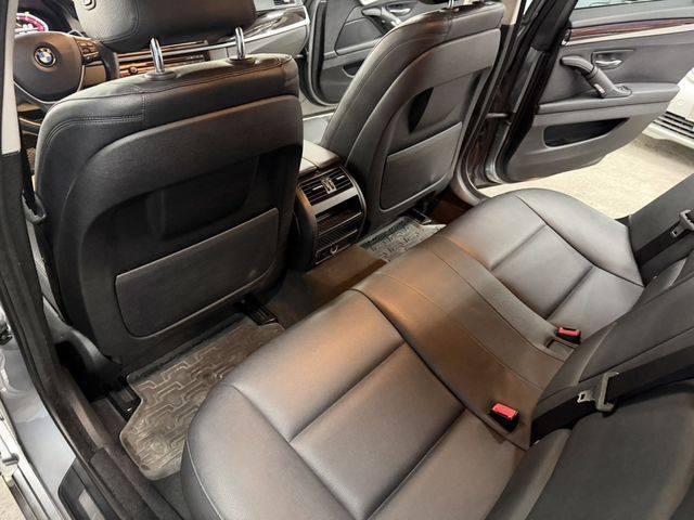 BMW寶馬 520D  第9張相片