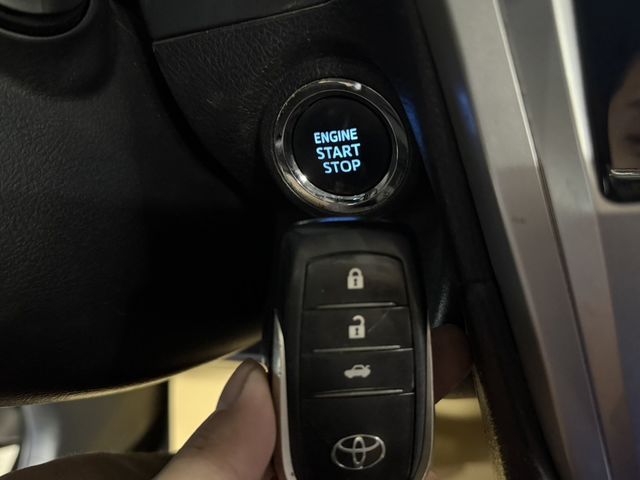 TOYOTA豐田 CAMRY  第12張相片