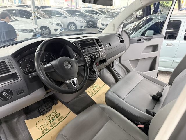 VOLKSWAGEN福斯 T5  第7張相片