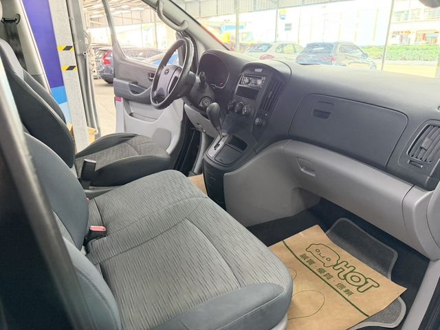 HYUNDAI現代 STAREX  第8張相片