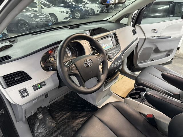 TOYOTA豐田 SIENNA  第7張相片