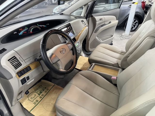 TOYOTA豐田 PREVIA  第7張相片