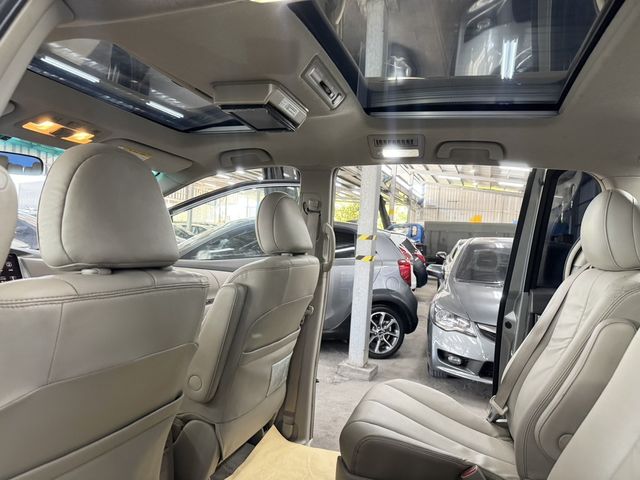 TOYOTA豐田 PREVIA  第11張相片