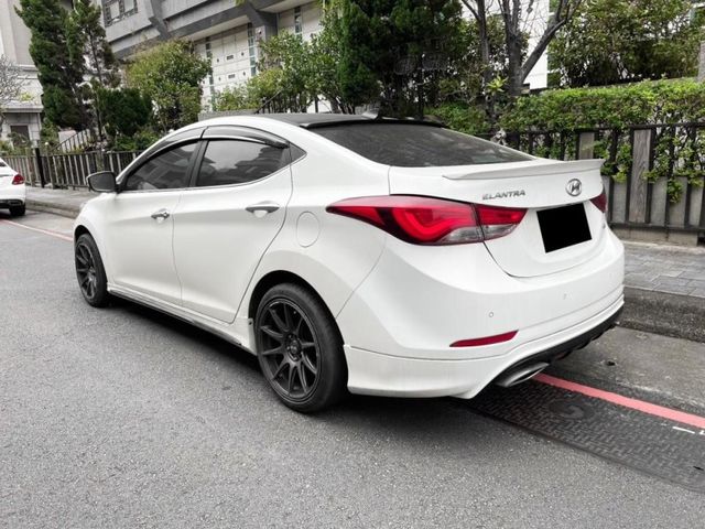Hyundai Elantra  第5張相片