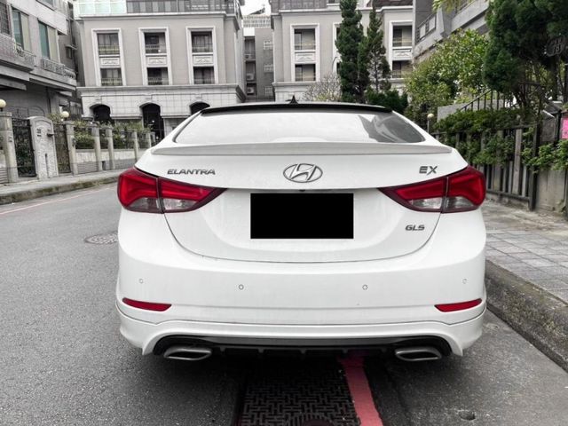 Hyundai Elantra  第6張相片