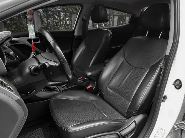 Hyundai Elantra  第7張相片