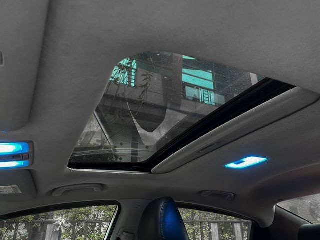Hyundai Elantra  第12張相片