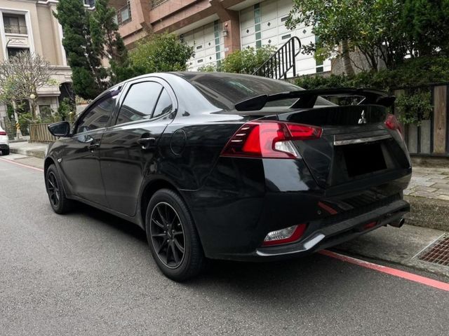 Mitsubishi Lancer  第6張相片