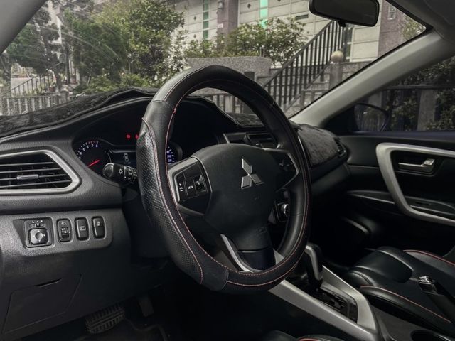 Mitsubishi Lancer  第7張相片