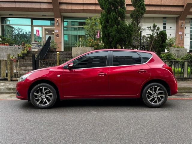 Nissan Tiida  第3張相片