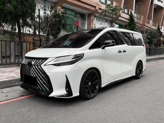 Lexus LM  第1張相片