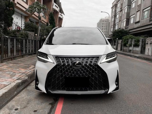 Lexus LM  第2張相片
