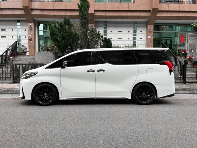 Lexus LM  第4張相片
