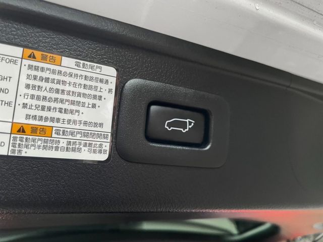 Lexus LM  第21張相片