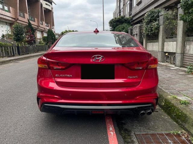 Hyundai Elantra  第5張相片