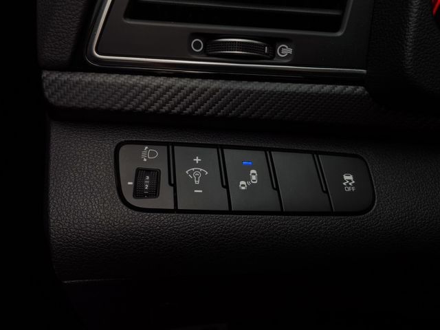 Hyundai Elantra  第7張相片