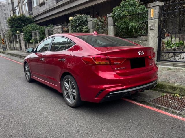 Hyundai Elantra  第8張相片