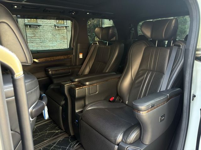 Toyota ALPHARD  第8張相片