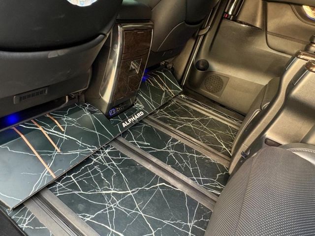 Toyota ALPHARD  第10張相片