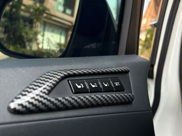 Toyota ALPHARD  第14張相片