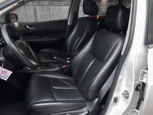 Nissan Tiida  第7張相片