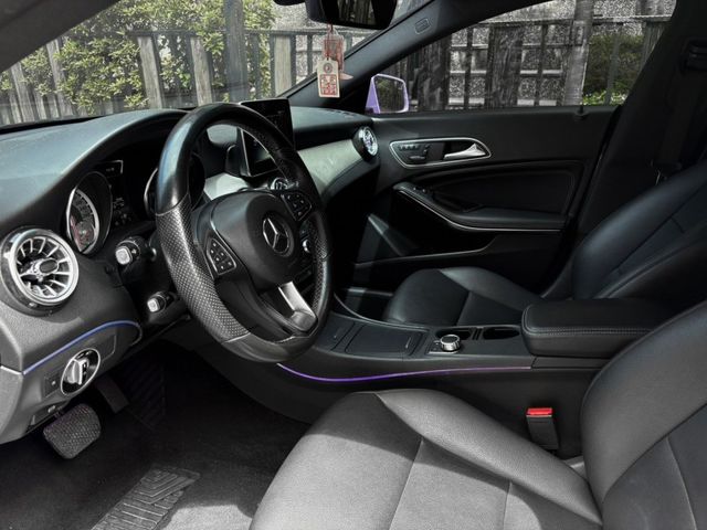 Mercedes-Benz/賓士 CLA200  第12張相片