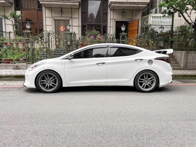 Hyundai Elantra  第2張相片