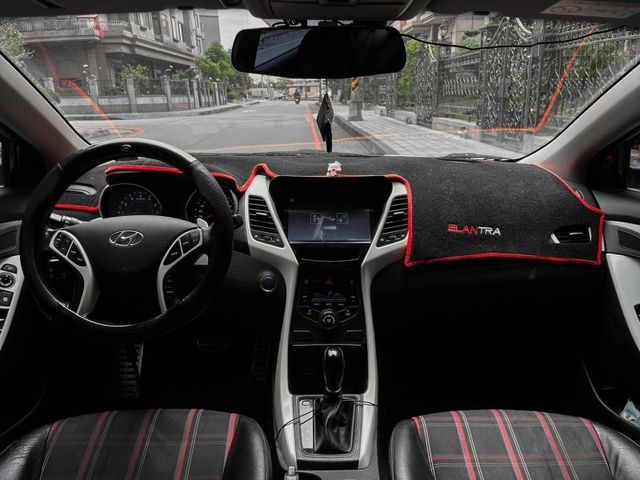 Hyundai Elantra  第7張相片