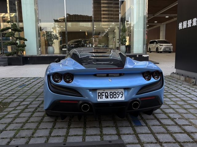 Ferrari F8  第9張相片