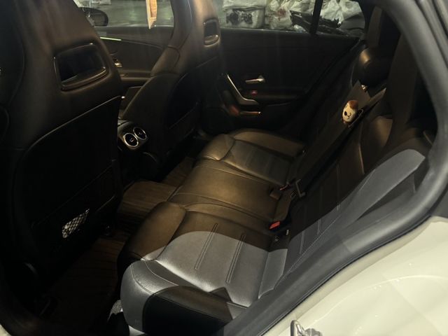 Mercedes-Benz/賓士 CLA200  第4張相片