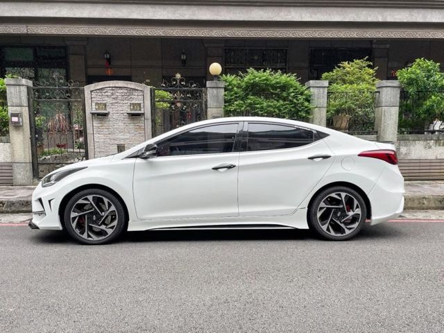 Hyundai Elantra  第3張相片