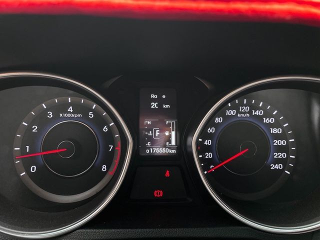 Hyundai Elantra  第10張相片