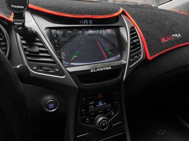 Hyundai Elantra  第11張相片