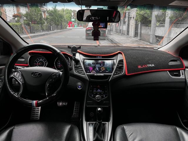 Hyundai Elantra  第13張相片