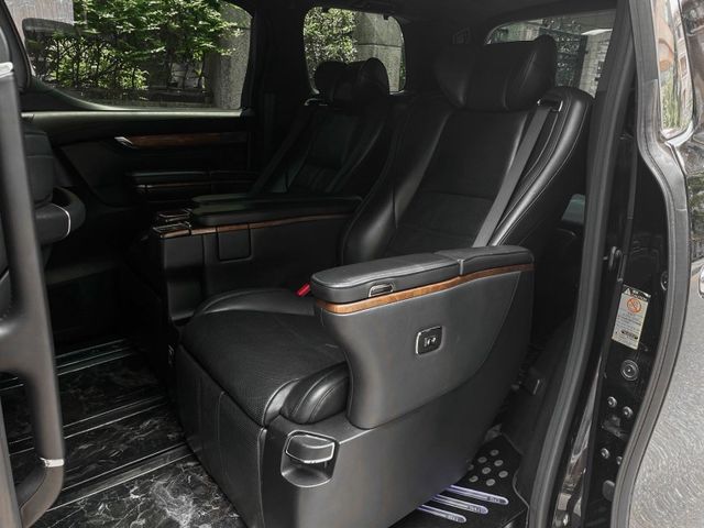 Toyota ALPHARD  第14張相片