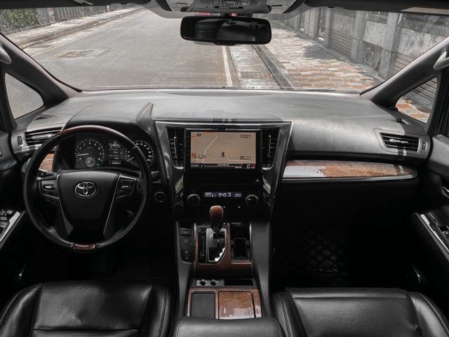 Toyota ALPHARD  第18張相片