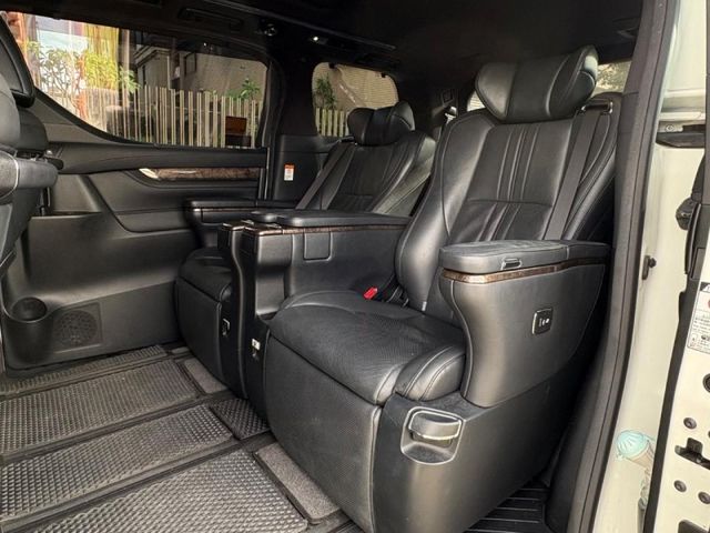 Toyota ALPHARD  第8張相片