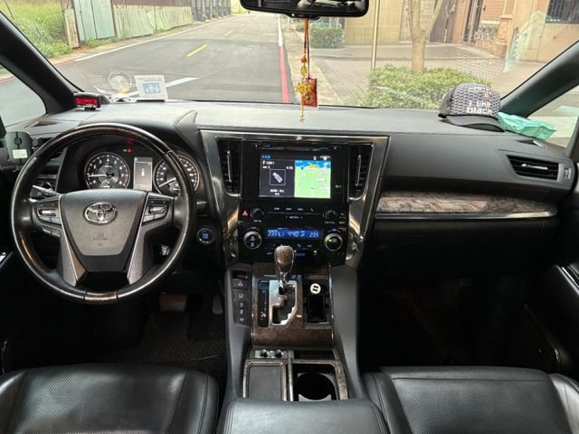 Toyota ALPHARD  第11張相片
