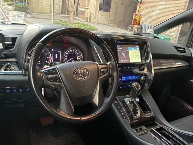Toyota ALPHARD  第12張相片