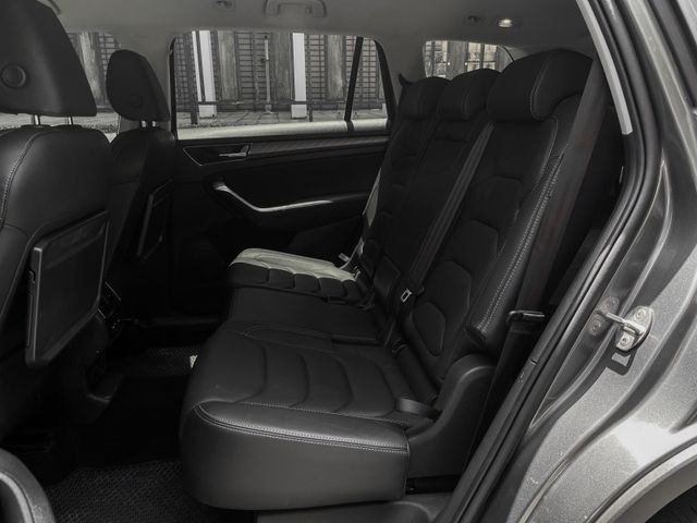 2023 SKODA KODIAQ 七人座大空間性能休旅 環景 雙前電動椅 天窗 無線充電 CARPLAY 定速巡航 新價格免百萬 超扯  第10張相片