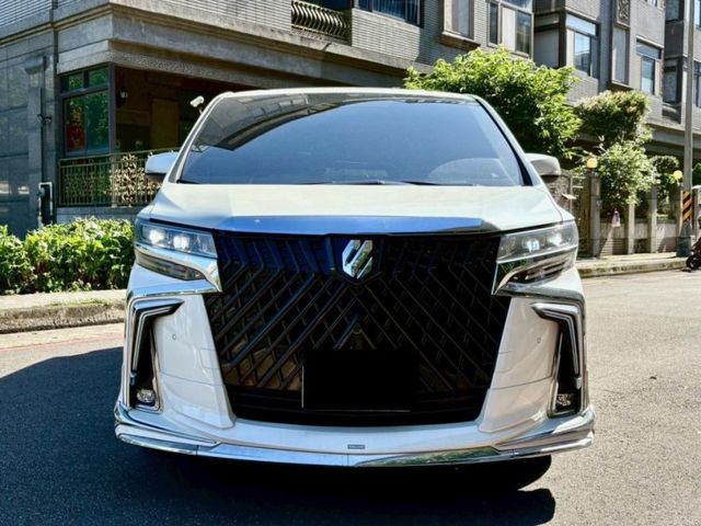 2018 ALPHARD 最新價格 很重要要打兩遍 3.5 汽油 冷熱椅 定速巡航 星空頂 免鑰匙 前後大螢幕 地板 迎賓燈 最新價格  第4張相片