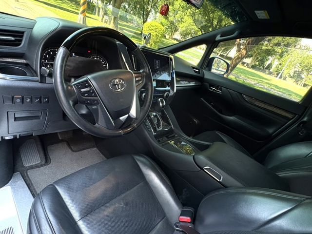 2018 ALPHARD 最新價格 很重要要打兩遍 3.5 汽油 冷熱椅 定速巡航 星空頂 免鑰匙 前後大螢幕 地板 迎賓燈 最新價格  第6張相片