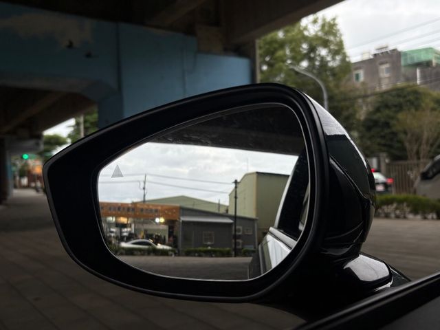 2021 四代目馬三4D款 頂級型 只跑2萬 跟新車一樣 前車主忘記開系列  第5張相片