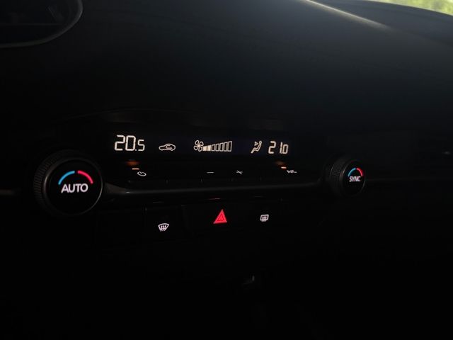 2021 四代目馬三4D款 頂級型 只跑2萬 跟新車一樣 前車主忘記開系列  第7張相片