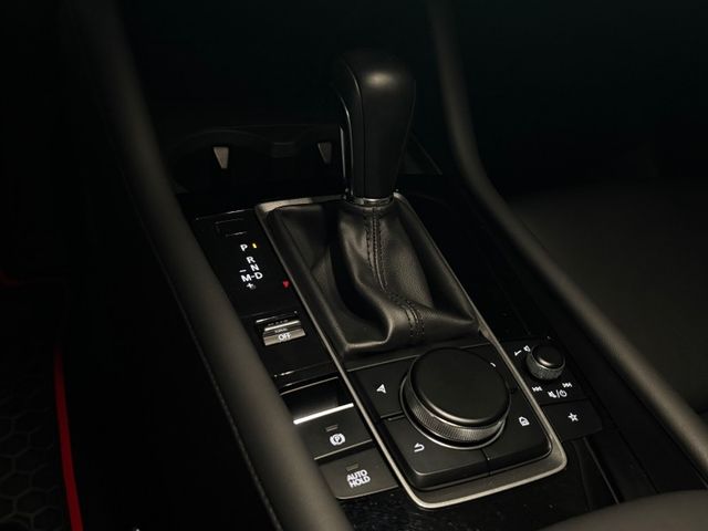 2021 四代目馬三4D款 頂級型 只跑2萬 跟新車一樣 前車主忘記開系列  第9張相片